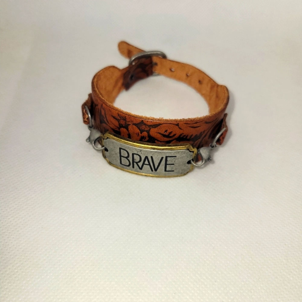 Leather "Brave" bracelet Unisex